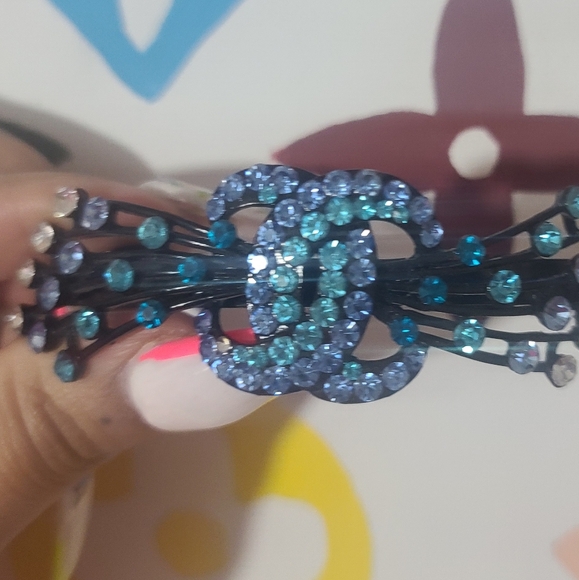 Blue hair clip - Picture 2 of 3